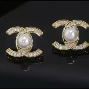 Diamonte & Pearl Earrings in Gold